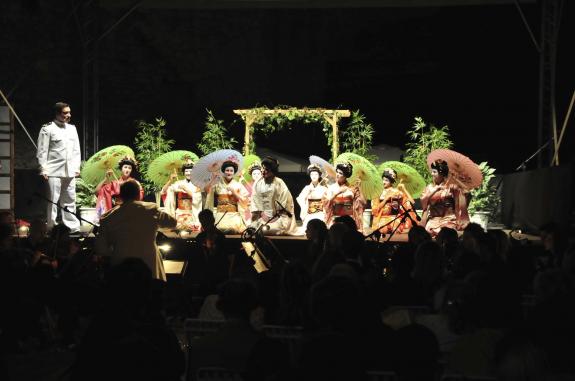 MADAMA BUTTERFLY - Dramma giapponese in tre atti di Giacomo Puccini, Libretto di Luigi Illica e Giuseppe Giocosa, dal dramma Madame Butterfly di David Belasco MADAMA BUTTERFLY - Dramma giapponese in tre atti di Giacomo Puccini, Libretto di Luigi Illica e Giuseppe Giocosa, dal dramma Madame Butterfly di David Belasco
