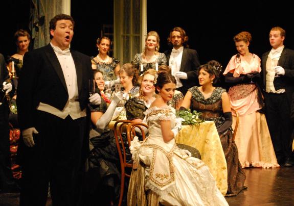 LA TRAVIATA di G. Verdi - direttore Joseph Rescigno, regia di Brygida Bziukiewicz-Kulig LA TRAVIATA di G. Verdi - direttore Joseph Rescigno, regia di Brygida Bziukiewicz-Kulig