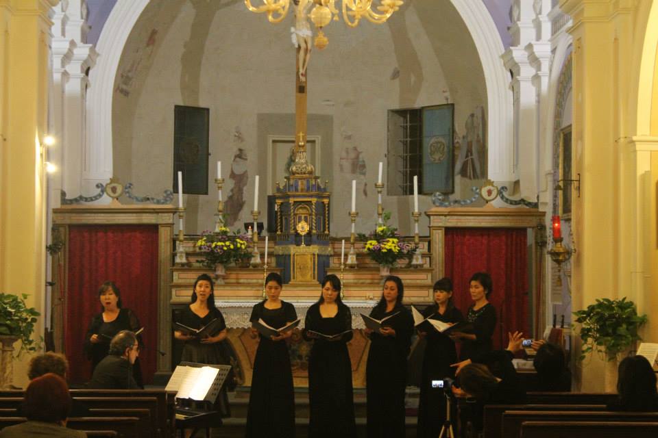 VOCI SOTTO LA CROCE