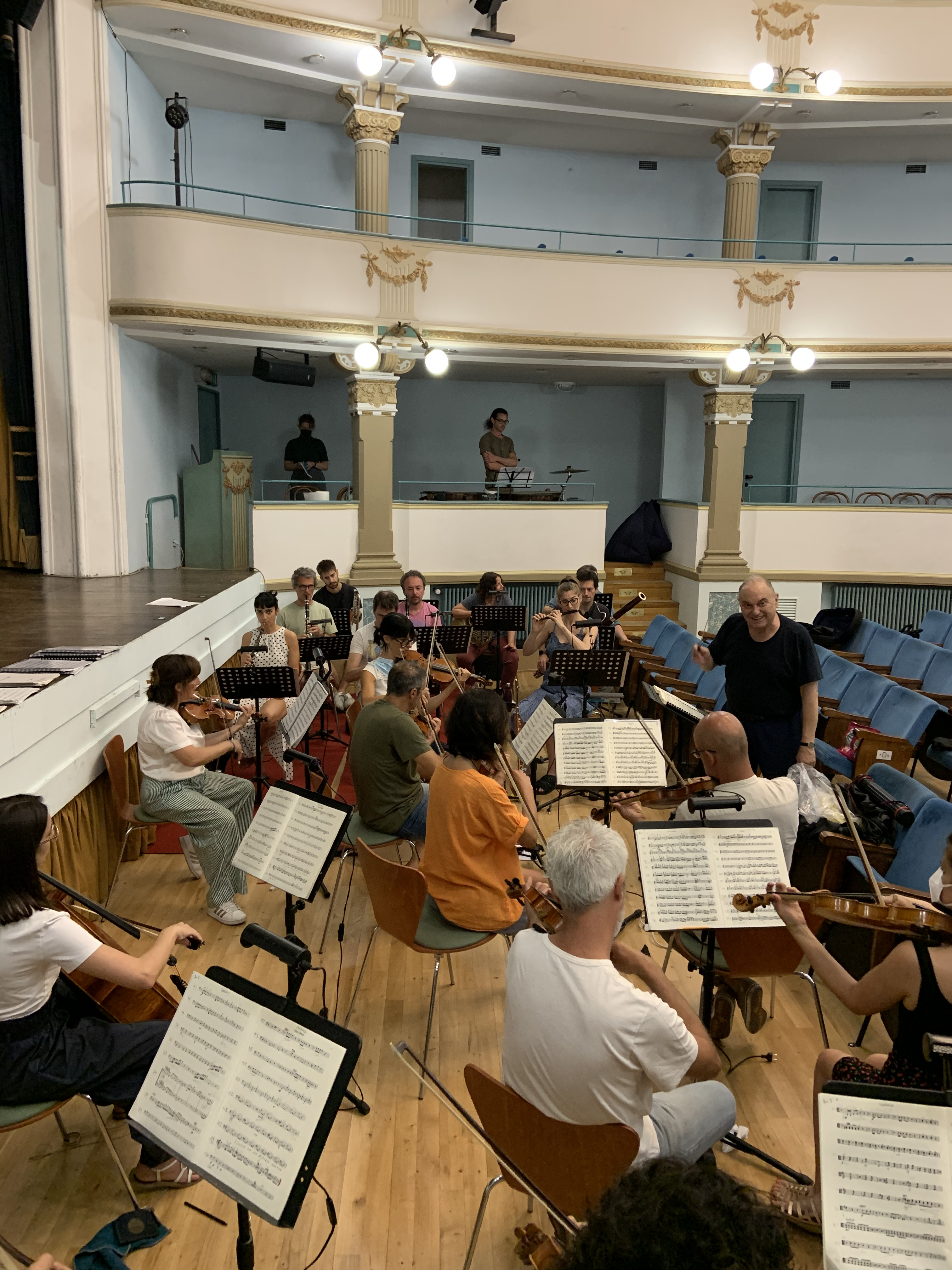 L'arrivo dell'orchestra L'arrivo dell'orchestra